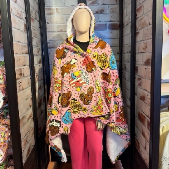 Disney Eats Wearable Fleece Sherpa Throw. Disneyland Walt Disney World Snacks - Picture 6 of 6
